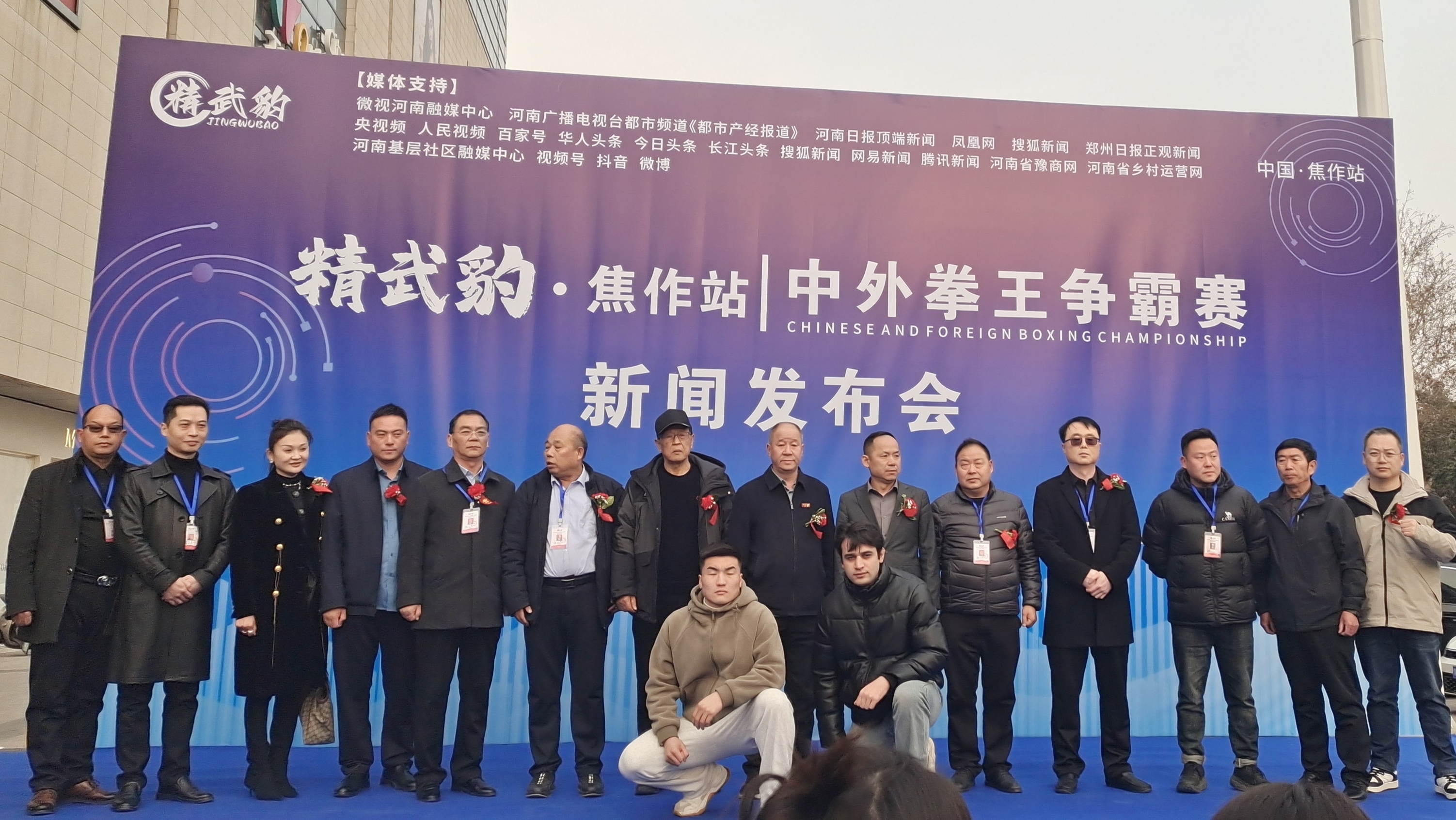 关于拳击巡回赛上演强强对话，云贵猎隼队逆转徽州银狐队，团队配合流畅；客场静默反击的信息